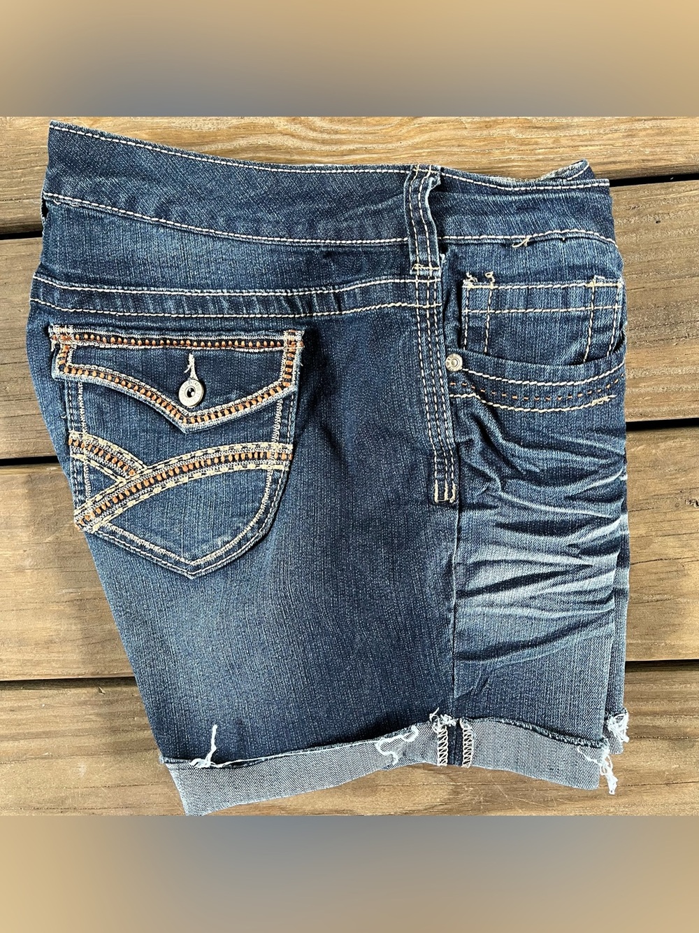 Rue21 Juniors 13/14 daisy dukes denim shorts. Embroidered back pockets.